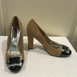 White House Black Market Theo Camel suede leather buckle Block Heel shoes size 8